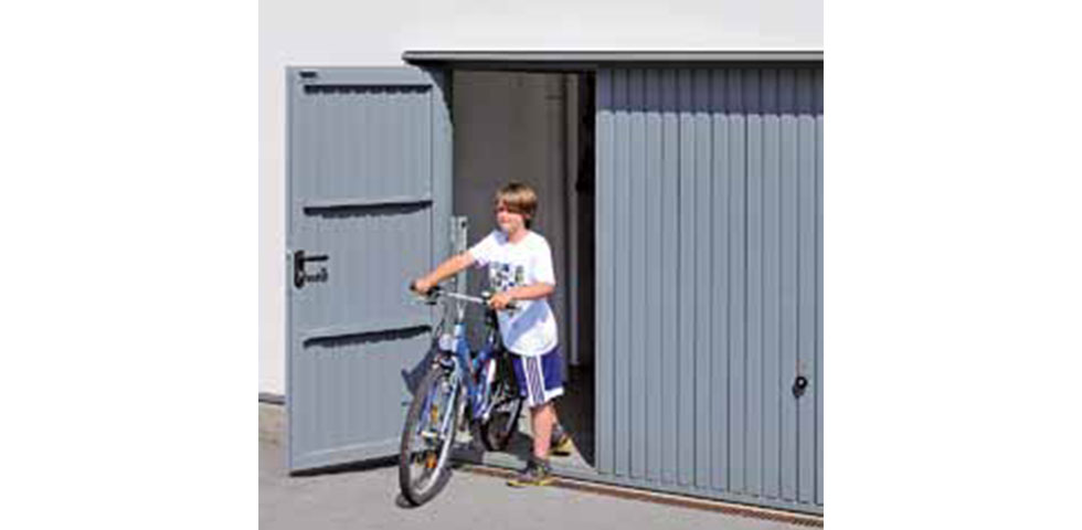 Basculanti con porta pedonale inserita Porta garage basculante automatica